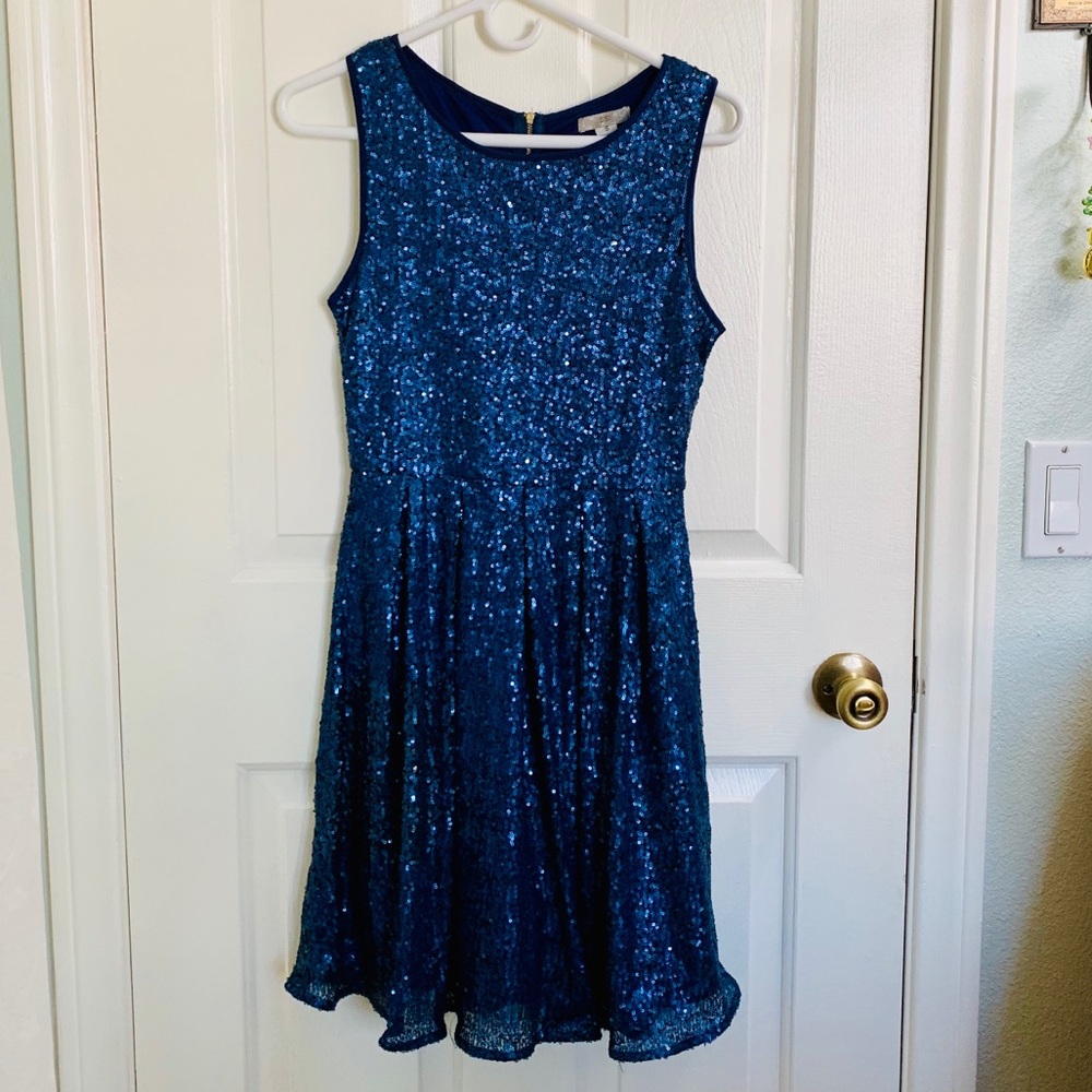 |SS| Knee Length Blue Sequin Dress Size Small